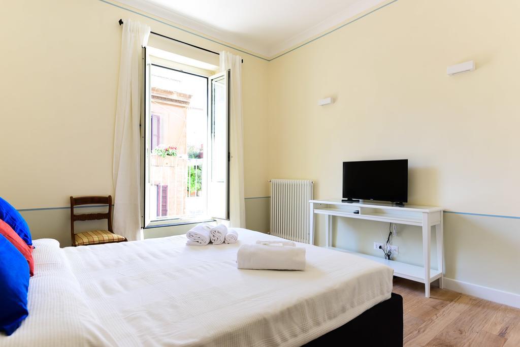 Bright And Comfy 3 Bedroom Apt In Monti 로마 외부 사진